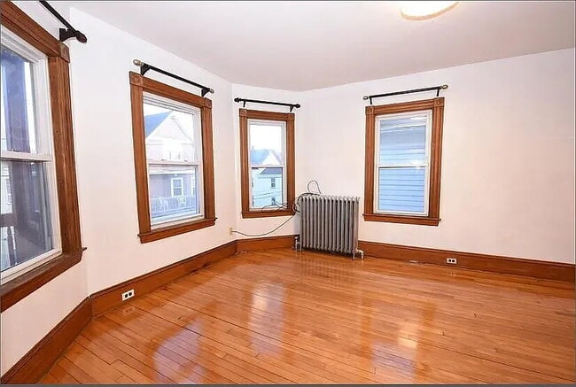 Foto del edificio - Apartment Available for Rent in Dorchester, MA