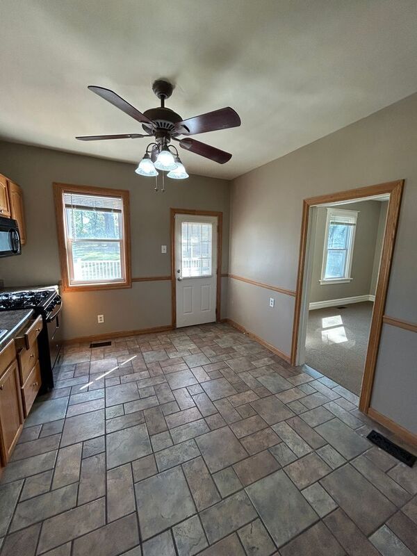 Building Photo - 3610 Oakmount Ave