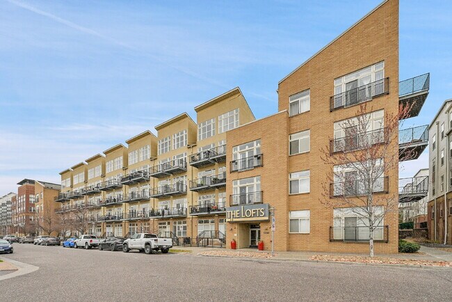 Foto del edificio - Immaculate, Fully Furnished  1-Bed 1-Bath Condo- Available Now!