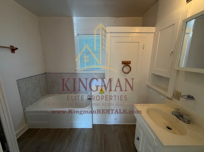 Foto del edificio - Bright 1BR Near Historic Downtown—Private & Full of Character