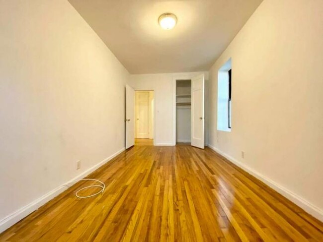 Foto del edificio - 1 bedroom in BRONX NY 10467