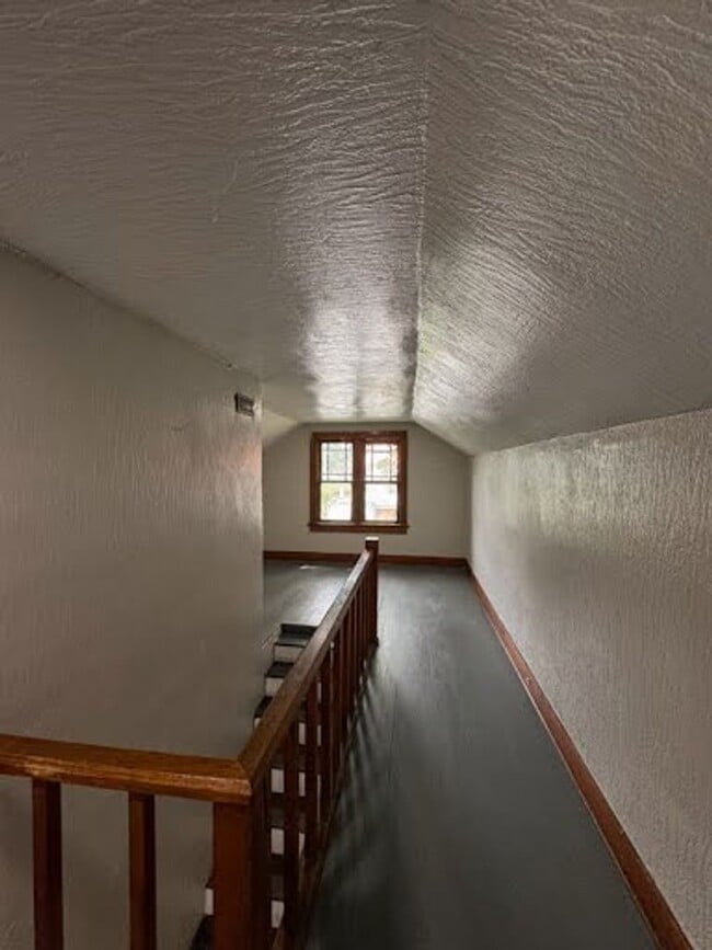 Building Photo - Remodeled 3 bedroom Home - Cassville