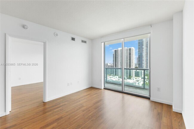 Foto del edificio - 333 NE 24th St
