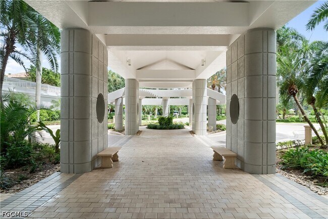 Foto del edificio - 4801 Bonita Bay Blvd
