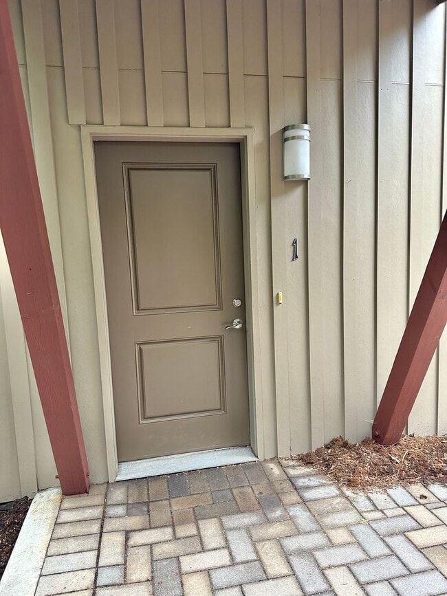 Building Photo - 712 W Laurel St