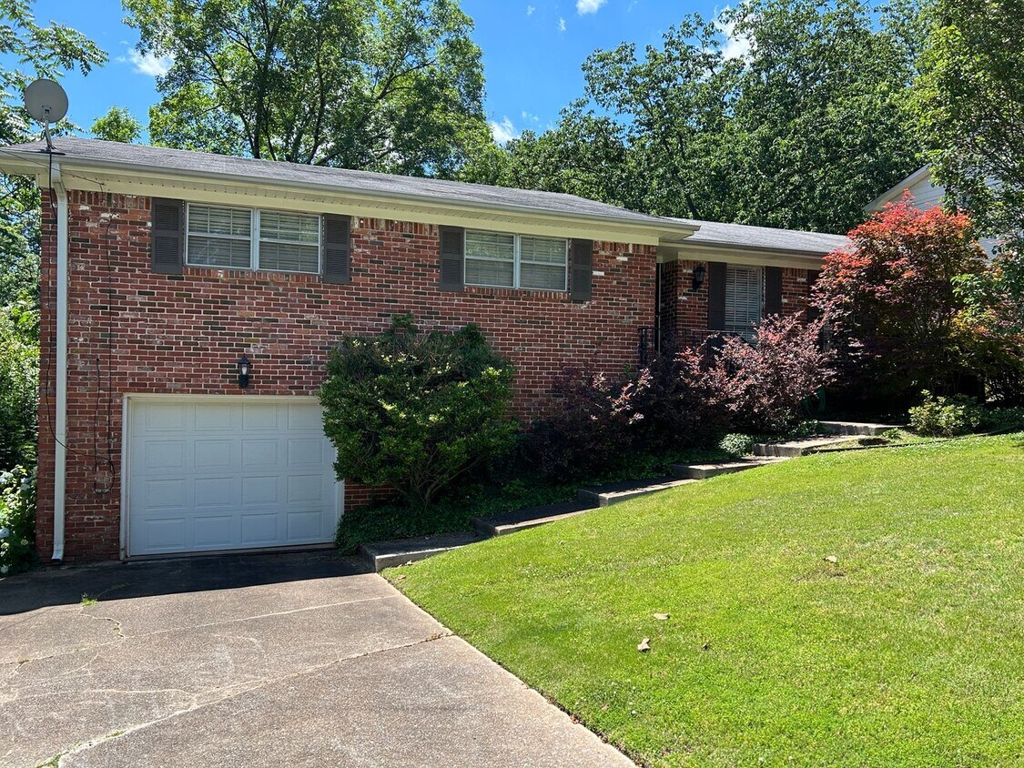 Primary Photo - 1324 Sumar Rd. (Crestwood Highlands)