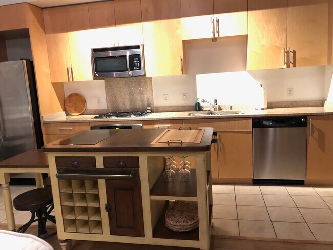 Foto del edificio - 353 E Bonneville Ave