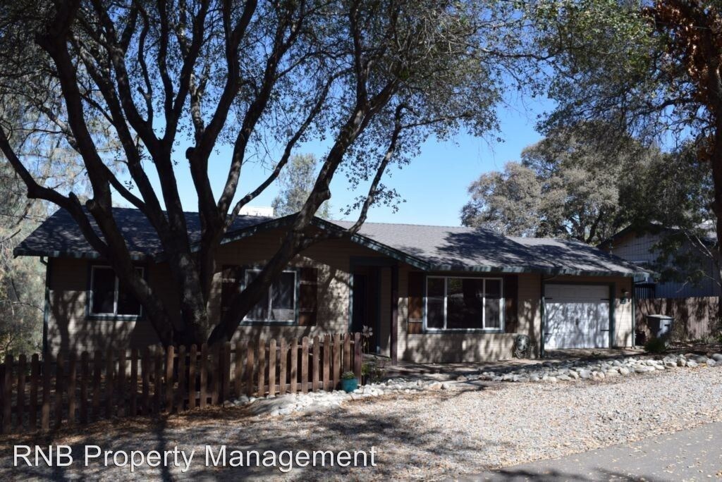 Primary Photo - 3 br, 2 bath House - 1275 Live Oak Lane