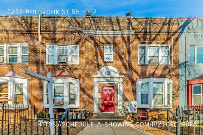 Foto del edificio - Renovated Apartment steps away from H St