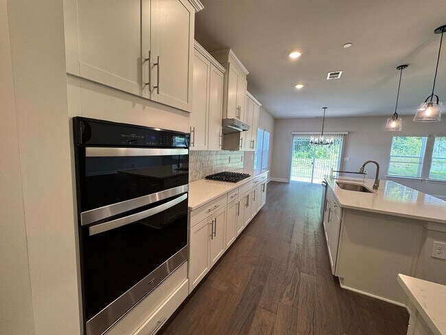Building Photo - Like-New 5 Bedroom Home in the Heart of Smyrna!