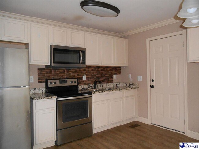 Foto del edificio - 817 Congaree Dr