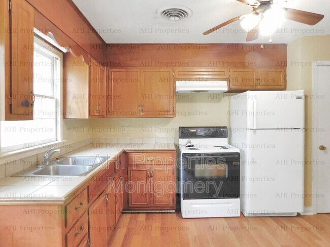 Building Photo - 1218 Woodbridge Dr