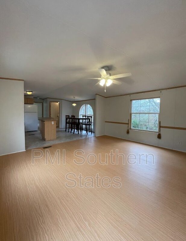 Foto del edificio - 1374 Meadowlark Ln