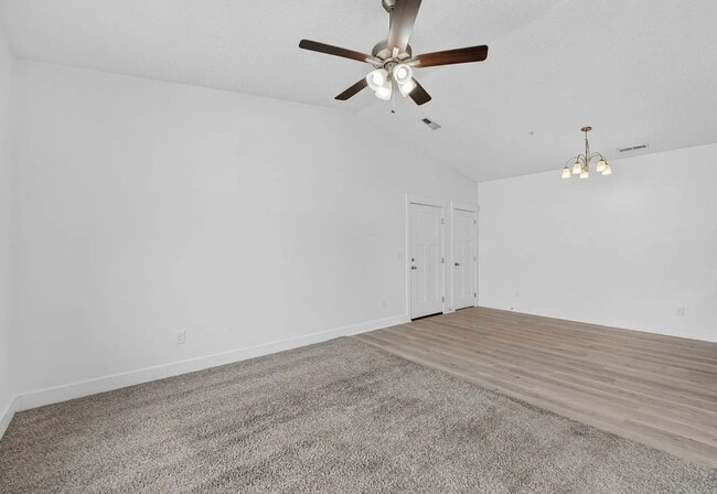 Building Photo - 1807 W Eaglewood Dr