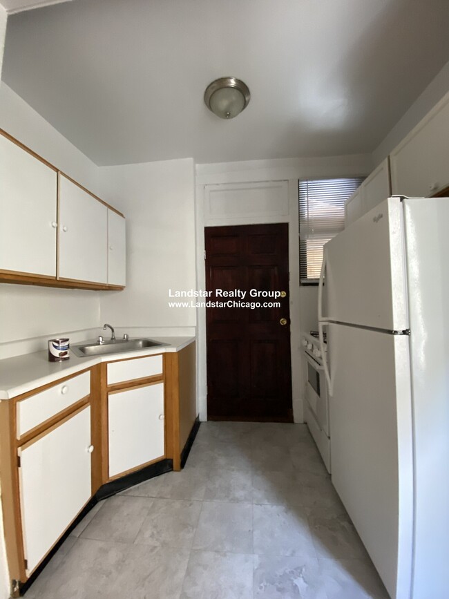 Foto del edificio - 1325 W Estes Ave