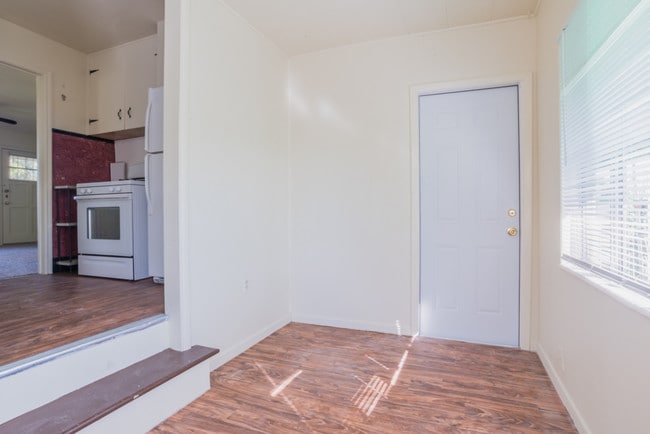 MUDROOM ENTRY - 112 S Bryant St