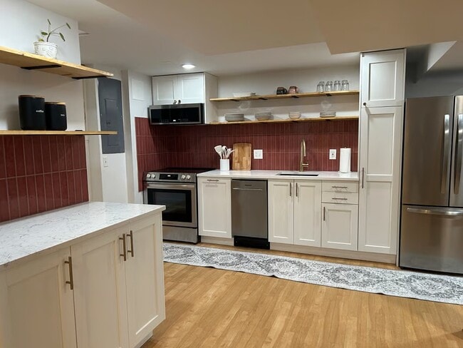 Foto del edificio - 632 NE Russell St