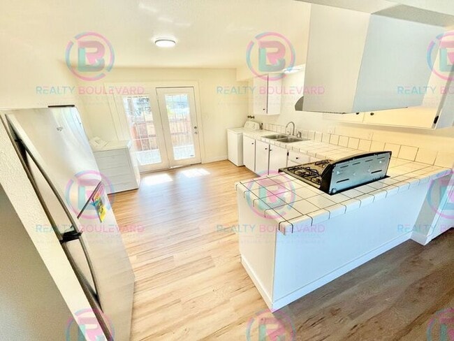 Building Photo - Charming 2-Bedroom 1 Bath fenced yard with patio