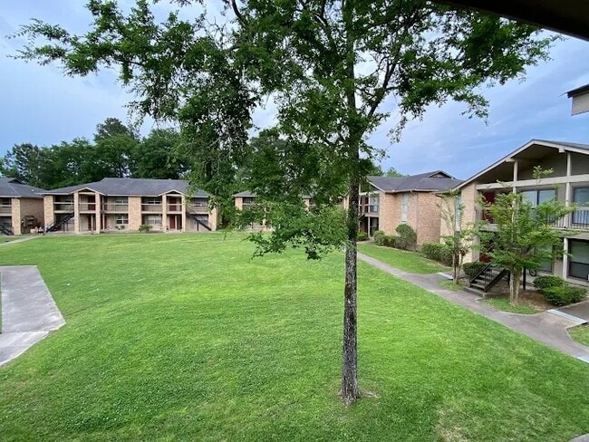 Building Photo - Royal Oaks Apartments