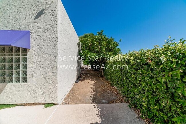 Building Photo - 11602 N 30th Dr