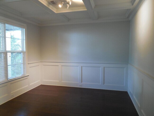 Foto del edificio - Available now in Chastain Place