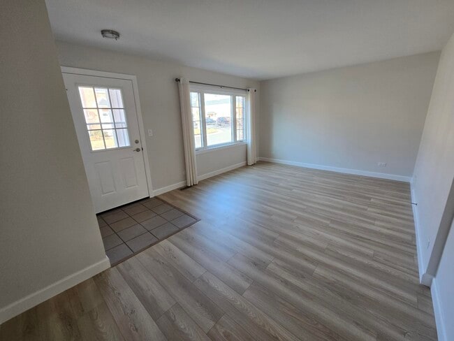 Foto del edificio - 2136 Rugen Rd