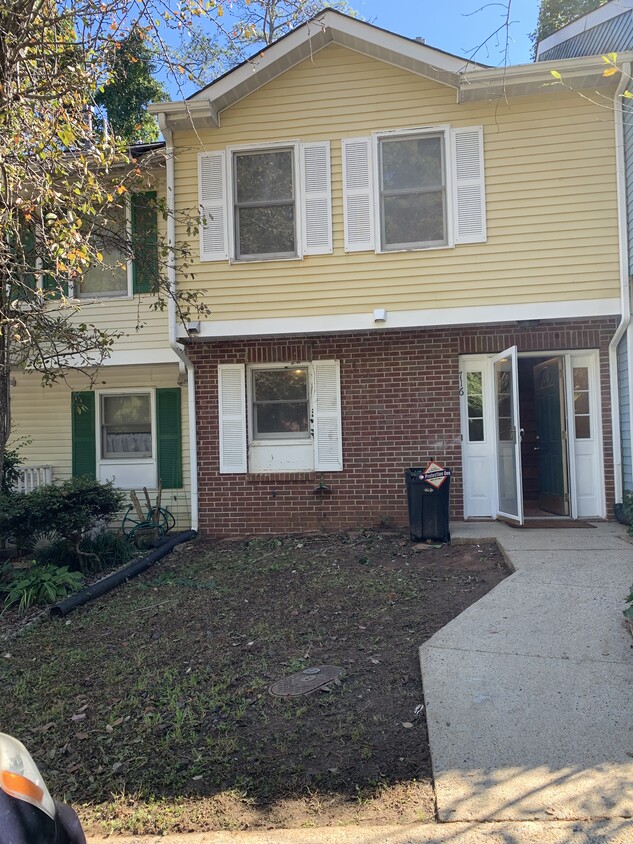Primary Photo - 716 Stratford Green