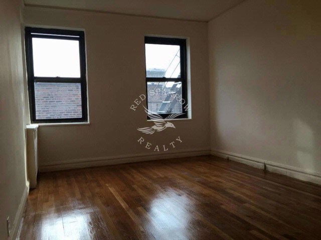 Primary Photo - 145 Seaman Ave