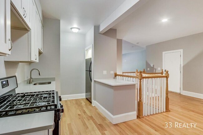 Foto del edificio - **Showings Temporarily Postponed For Maint...