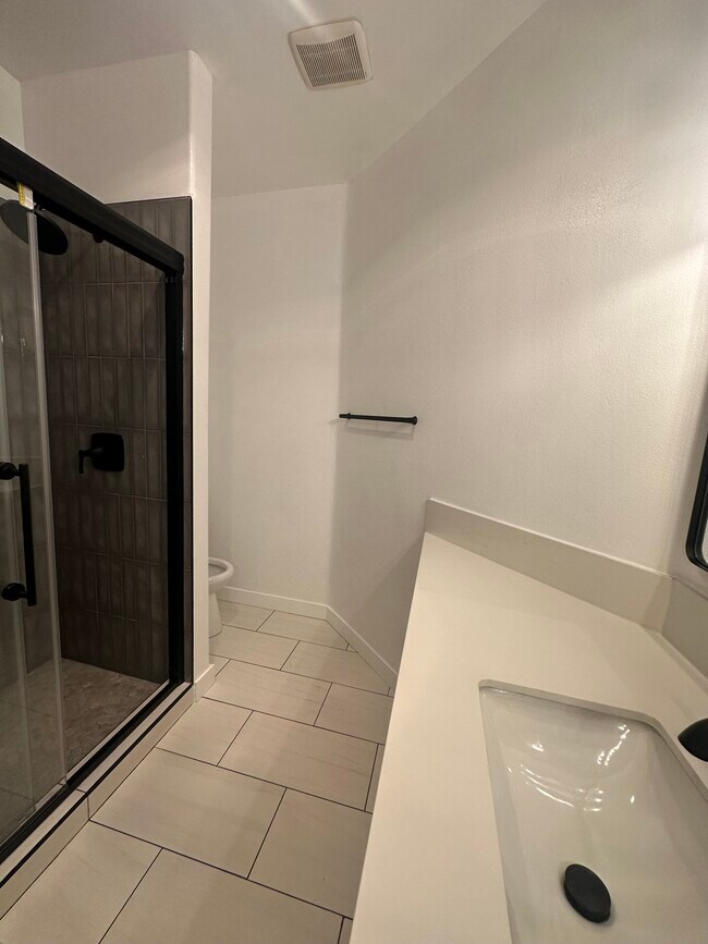 Foto del edificio - 1337 South Bundy Drive