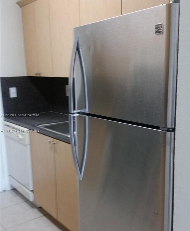 Foto del edificio - 981 NE 169th St