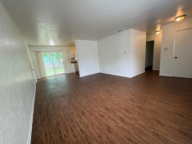 Foto del edificio - 5105 Pepper Ln