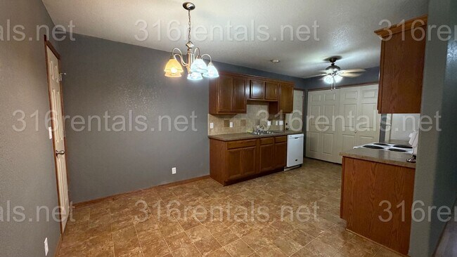 Building Photo - 421 15th Ave