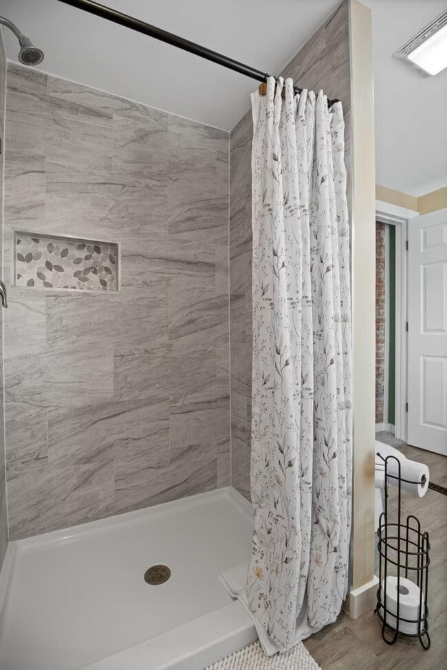 Building Photo - 208 E Spring St