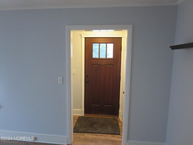 Foto del edificio - 8 Meadowbrook Ave