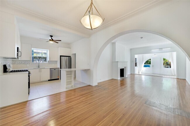 Foto del edificio - 9056 Emerson Ave