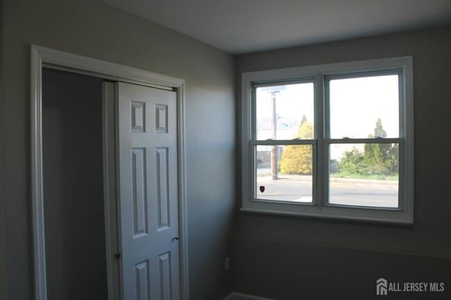 Building Photo - 519 Roosevelt Ave