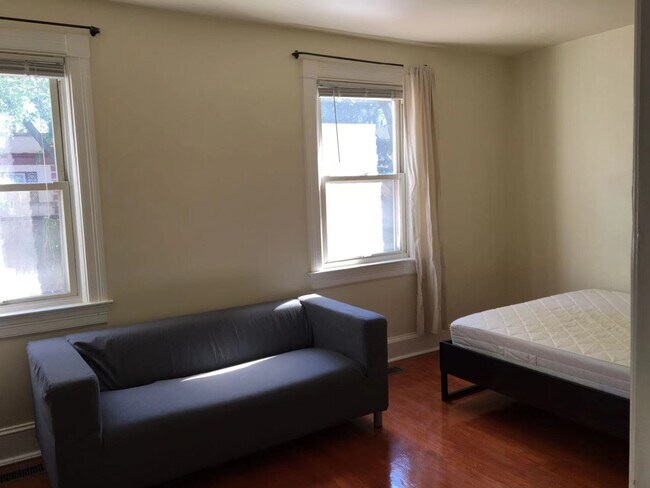 Foto del edificio - 1447 Parkwood Pl NW