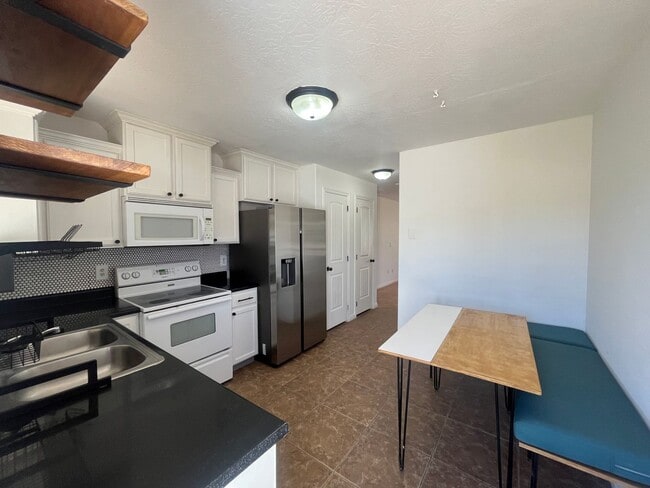 Building Photo - Pet Friendly Duplex in Cedar City!!!!