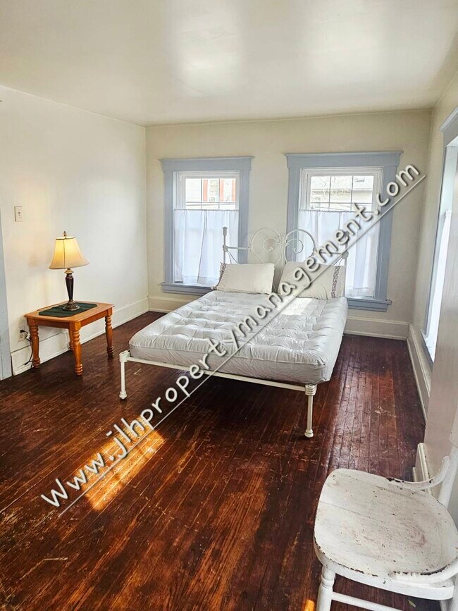 Foto del edificio - 503 W Pleasant St