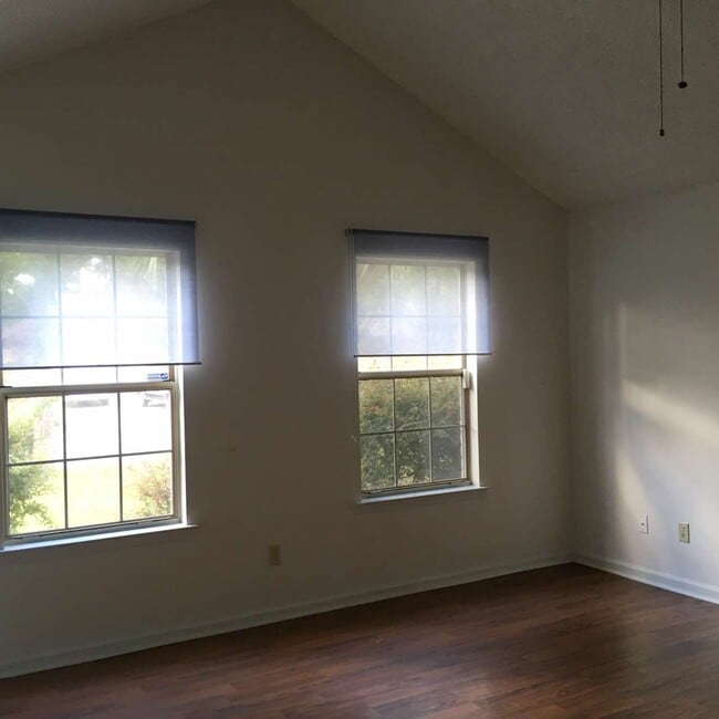 Building Photo - 916 Mandarin Dr