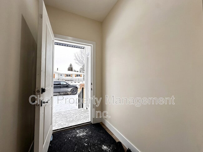 Building Photo - 14807-14899 99 Ave NW