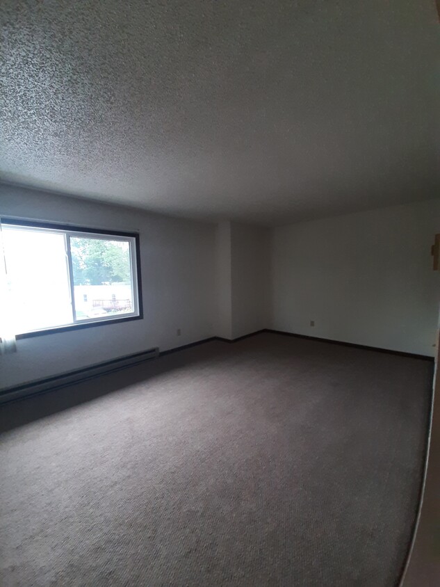 Living room - 311 W Garden St
