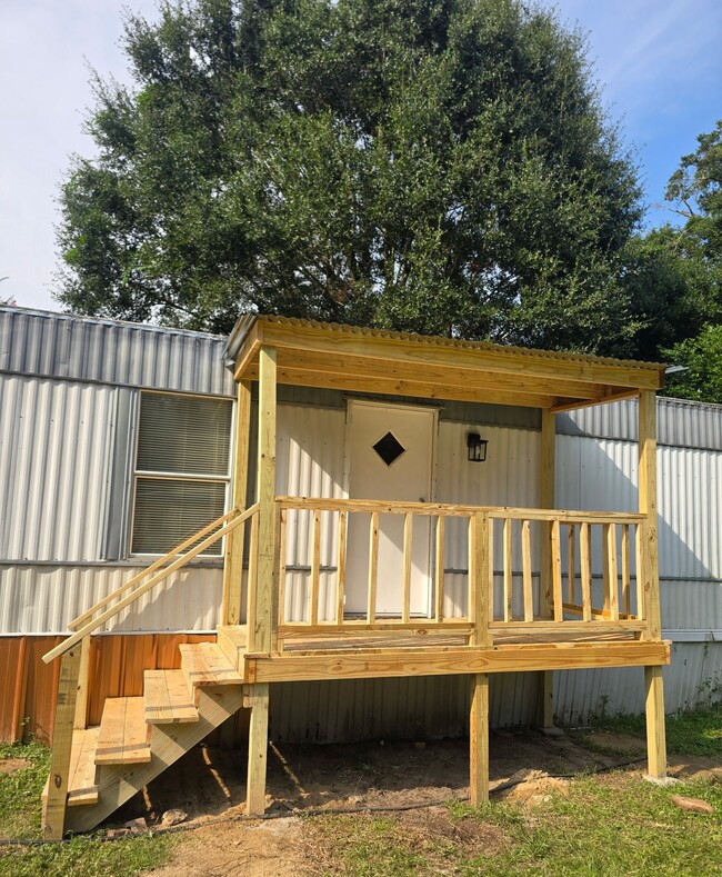 Building Photo - 7622 Shamrock Dr