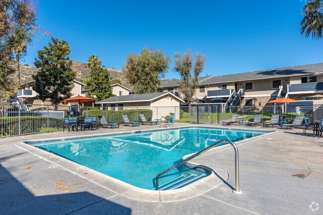 Pine Village - Pine Village Apartments