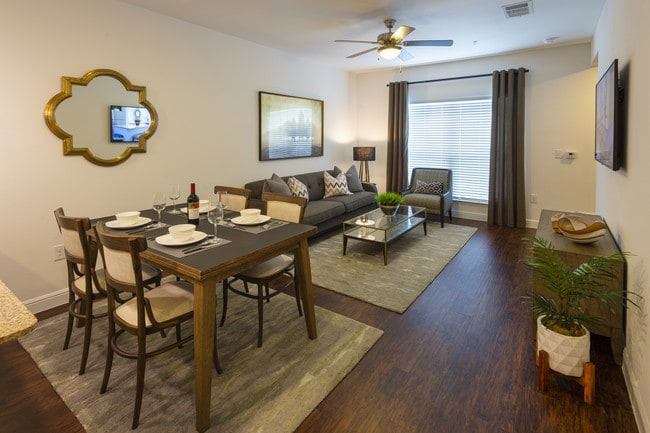 Building Photo - Townhomes at Lake Park