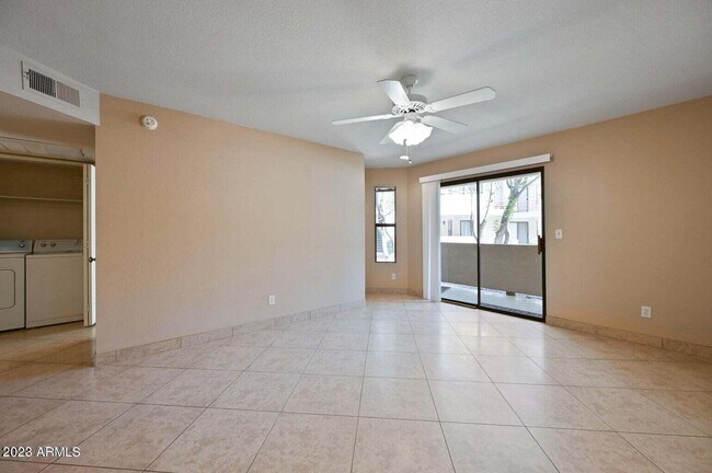 Building Photo - 4850 E Desert Cove Ave