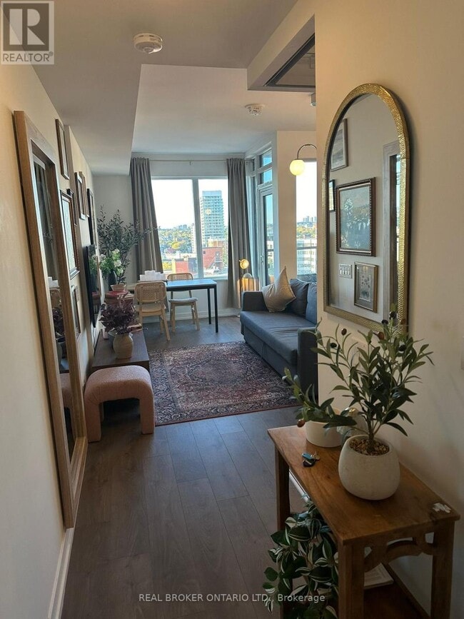 Building Photo - 270 Dufferin St