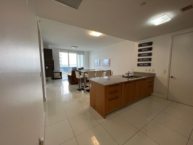 Building Photo - 15811 Collins Ave