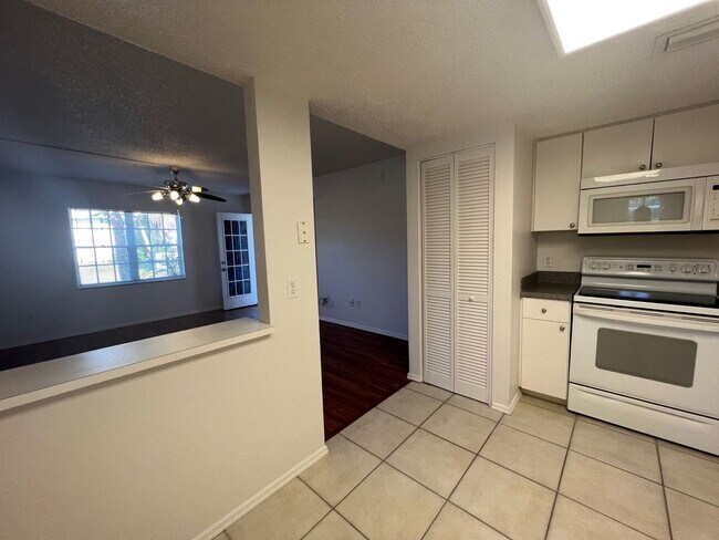 Foto del edificio - 2 br, 2 bath House - 1051 Forrest Nelson B...